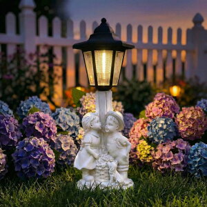 �K�[�f�����C�gLED�\�[���[���C�g �\�[���[�p���[ TNBRT Solar Garden Statue - Kissing Boy and Girl Under Lamp Post - 13.4 Resin Outdoor Figurine with LED Light, Waterproof Yard Art Decor for Patio, Lawn, Porch - Romantic Wedding & Gi �y