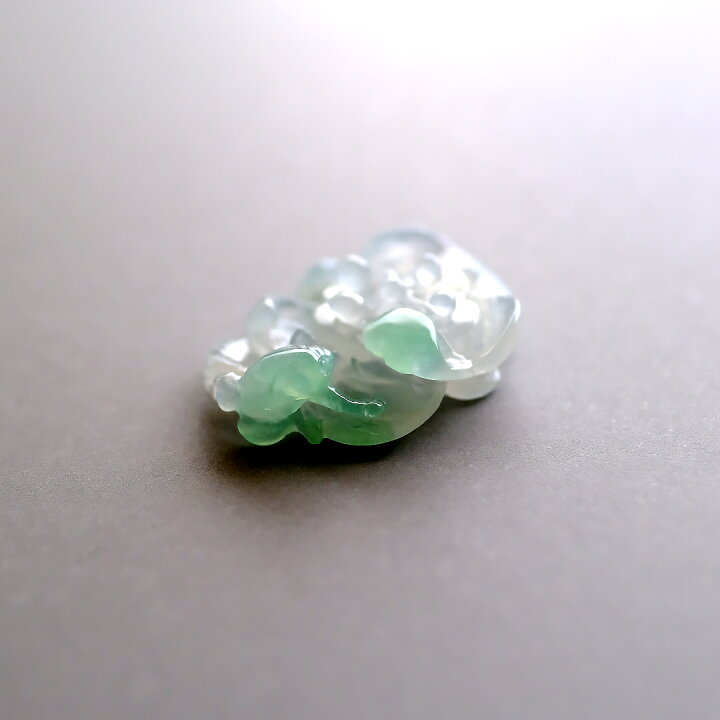 楽天市場】翡翠 (ヒスイ)彫刻 ペンダントトップ『透翠蓮花』アイシー 