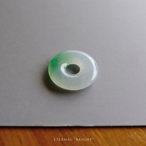 翡翠 (ヒスイ)玉璧ペンダントトップ 『ETERNAL "BRIGHT"』 アイシーグリーン 氷翡翠 フープ 一点物 ミャンマー産天然ひすい 硬玉 ジェダイト 高品質 無着色 天然石 5月誕生石 誕生日 記念日 希少