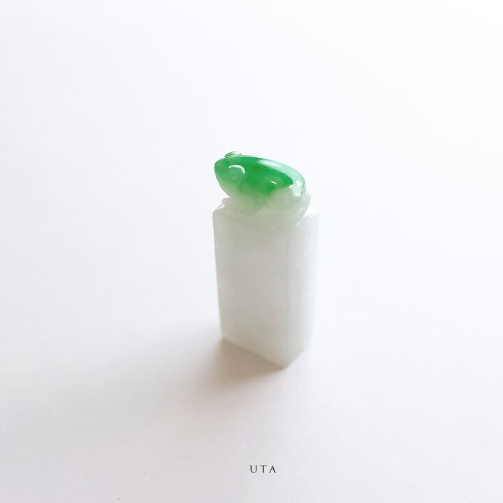 楽天市場】翡翠（ひすい）置物・落款印材『UTA』グリーン＆氷翡翠 一点 