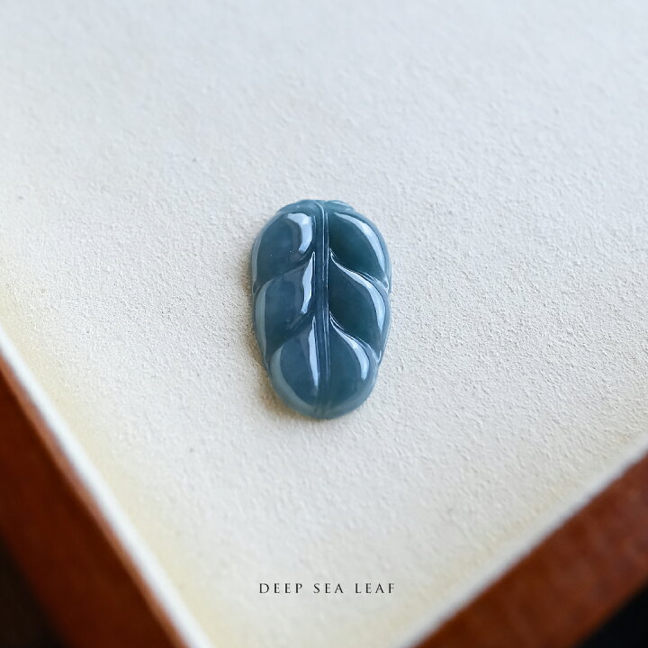 楽天市場】翡翠 (ヒスイ) 彫刻/ペンダントトップ『DEEP SEA LEAF 