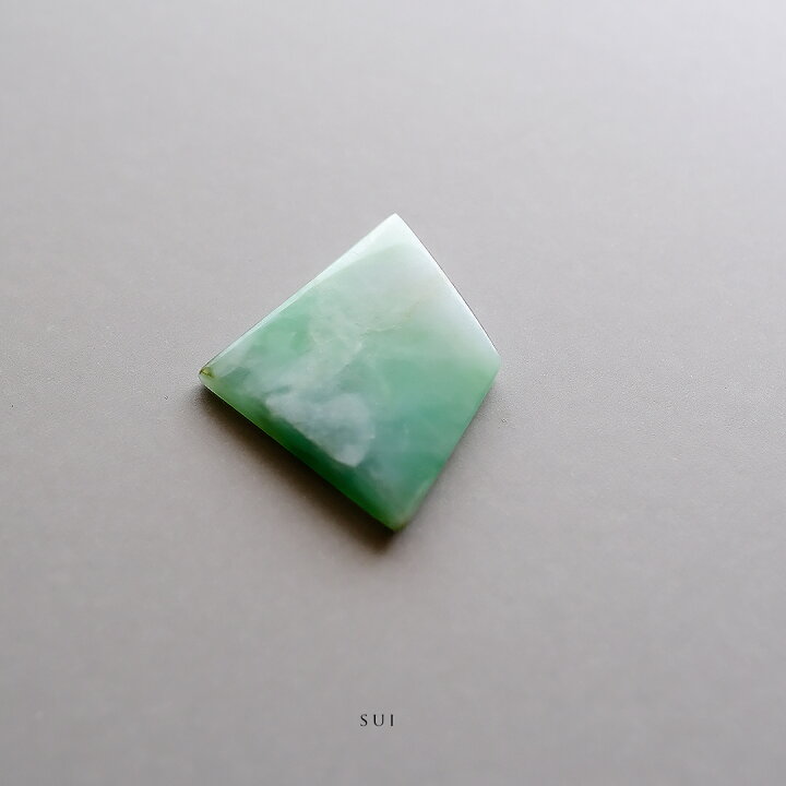 ヒスイ 翡翠 ミャンマー 原石 緑 宝石翡翠ヒスイ原石ミャンマー緑硬玉