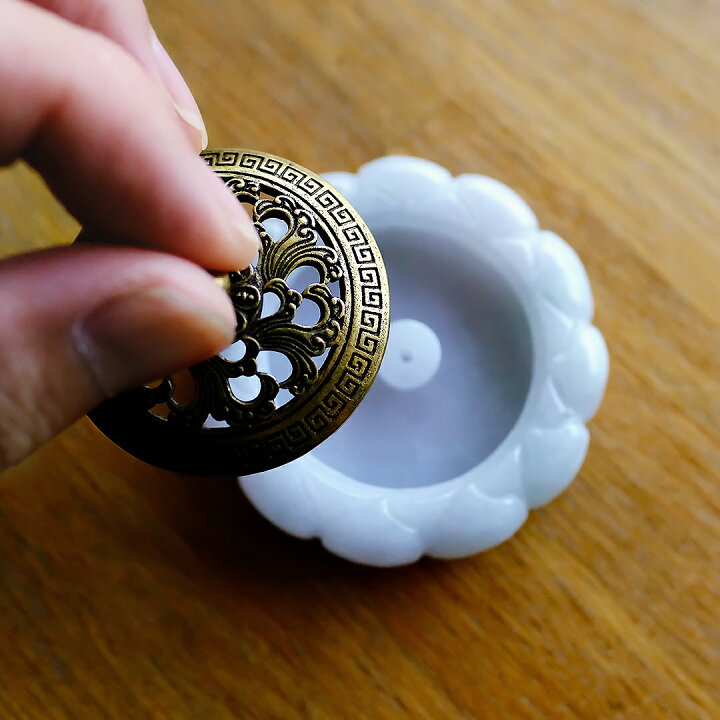 楽天市場】翡翠 (ヒスイ) 彫刻 置物 『LOTUS INCENSE BURNER』 香炉 お 