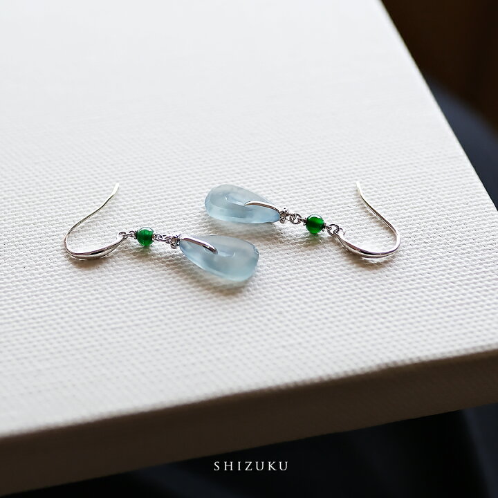 楽天市場】翡翠(ヒスイ) × K18WGピアス『SHIZUKU』アイスブルー  