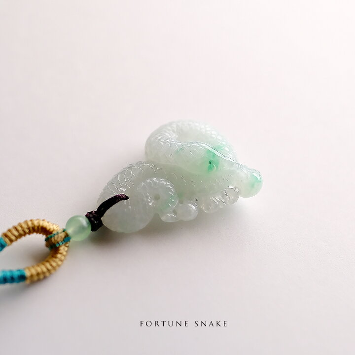 楽天市場】翡翠 (ひすい) 彫刻 ペンダントトップ 『Fortune Snake 