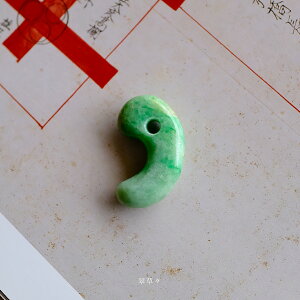 【さざれし工房】 翡翠 (ヒスイ) 勾玉『翠草々』ミャンマー産翡翠 (32.7mm/グリーン翡翠) 日本製 手作り 希少 国産天然ひすい 一点物 無着色 ジェダイト 硬玉 5月誕生石 国石 パワーストーン お