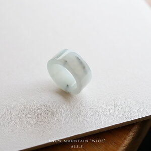 翡翠 (ヒスイ)くりぬきリング 『Snow Mountain “Wide”』(15.5号/グレー&ホワイト翡翠) 一点物 希少 高品質 無着色 ミャンマー産天然ひすい ナチュラルジェダイト 硬玉 5月誕生石 国石 お守り パ