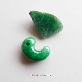 翡翠 (ヒスイ) 勾玉 ＆ 原石 ペンダントトップ 根付け『KUSHINADAHIME』グリーン翡翠 ミャンマー産天然ひすい 一点物 国石 高品質 無着色 ナチュラル 硬玉 ジェダイト プレゼント お守り パワーストーン 5月誕生石【鑑別書作成無料】【送料無料】