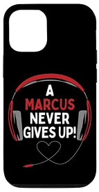 iPhone 12/12 Pro ゲーム用引用句「A Marcus Never Gives Up」ヘッドセット パーソナライズ スマホケース