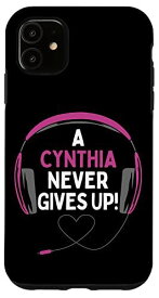 iPhone 11 ゲーム用引用句「A Cynthia Never Gives Up」ヘッドセット パーソナライズ スマホケース