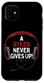 iPhone 11 ゲーム用引用句「A Ryker Never Gives Up」ヘッドセット パーソナライズ スマホケース