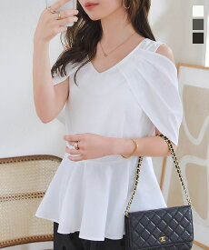 ブラウス レディース 半袖 夏 トップス オープンショルダーブラウス ペプラム [C7493] 20代 30代 40代 Vネック ペプラムトップス 体型カバー 肩開き ノースリーブ 抜け感 華奢見え きれいめ 白 ホワイト 黒 ブラック【送料無料】【メール便】