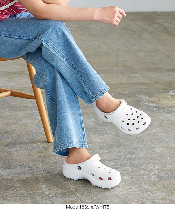 楽天市場 Crocs Classic Platform Clog I2392 レディース クロックス くつ シューズ サンダル 厚底サンダル ボリュームソール スポーツサンダル つっかけ アウトドア カジュアル 黒 正規品 歩きやすい 履きやすい 白 5cmソール シンプル 神戸レタス Kobe