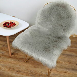 ラグマット 小さめ 通販 フェイクムートンラグ ムートン風 シャギーラグ ファーラグ ラグ マット 椅子カバー 背もたれ ソファーカバー 玄関マット ミニマット 室内 ソファカバー もこもこ