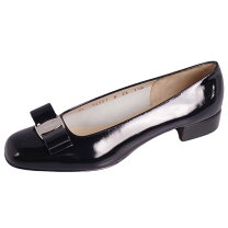 楽天市場】フェラガモ エナメル パンプス 未使用の通販 