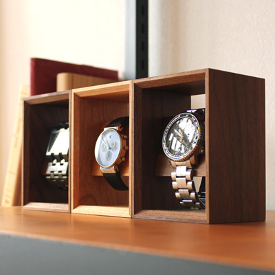 勝負の1本を引き立てるウォッチスタンド 木製腕時計スタンド 史上最も激安 Display Frame For Watch