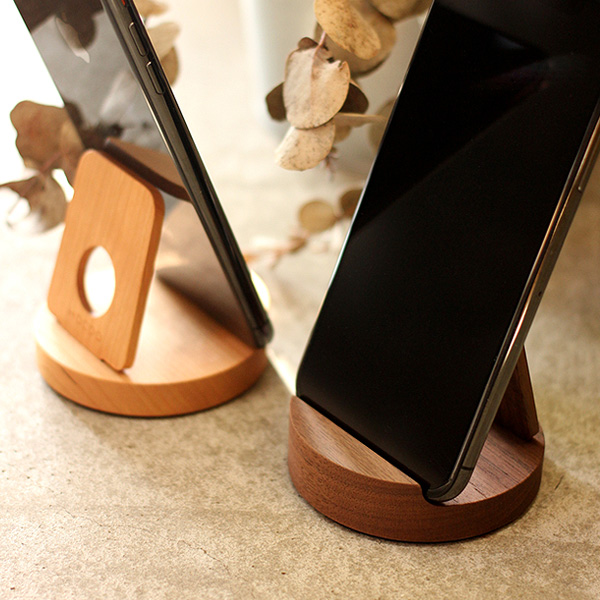 様々なサイズのスマホに対応 汎用性高いスマートフォンスタンド ■木製スマートフォンスタンド Smartphone 超目玉 Stand iPhoneスタンド 永遠の定番 アイフォンスタンド
