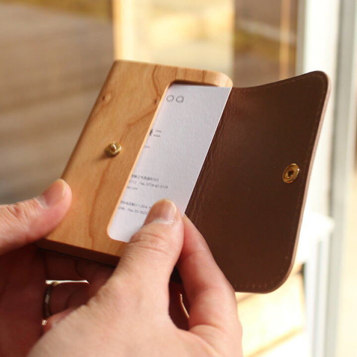 楽天市場】「Flap Card Case」木と革の名刺入れ カードケース カード入れ めいし メンズ レディース 木製 名入れ 名前入り かわいい  おしゃれ Hacoaブランド : 木香屋