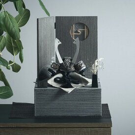 五月人形 コンパクト おしゃれ 兜飾り 屏風 花飾り 収納台 4点セット ＜雄山作 日月之極 兜収納飾り＞ 2タイプ対応 こどもの日 初節句 端午の節句 日本製 5月人形 節句飾り 男の子 モダン 出産祝い