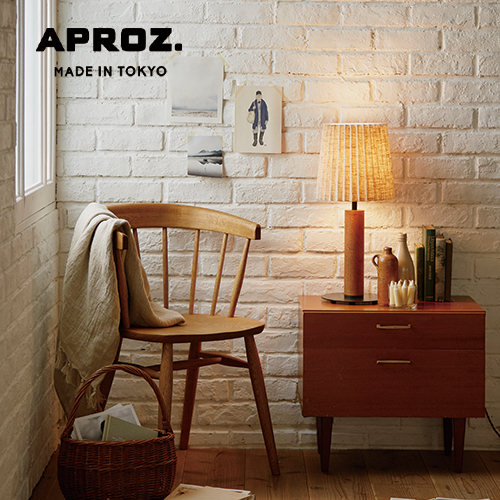 APROZ アプロス 鋼素材のベースと木の支柱 麻混の折笠シェードの組み合わせが新しい大き目なスタンドライト 日本製 アプロス：AMPHI T 激安単価で ファブリックスタンドライト1灯 アンピ 照明 間接照明 ライト ベッドサイド 置型照明 ダイニング リビング テーブルライト AZT-129-AB 買い物 デスクライト インテリア ウォールナット スタンドライト 寝室