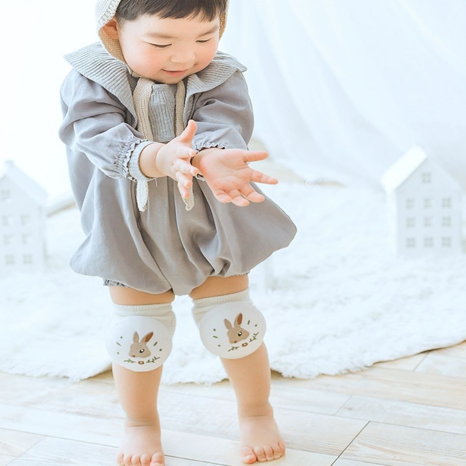 歩きたての赤ちゃんのひざを守る ベビー 膝当て ハイハイ 傷防止 値引き けが防止 赤ちゃん 国際ブランド
