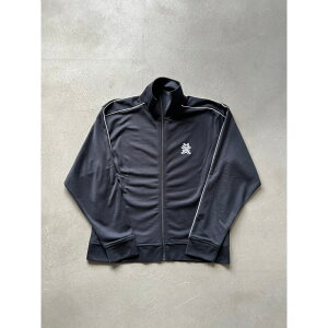 �_�S�iP10�{�I4/4(�y)20���`�^ KAMIYA | �J�~�� �hKMY Oversize Track JK BLACK �iG16JK099�j 26SS 26�t�� �W���P�b�g �A�E�^�[ �g���b�N�W���P�b�g �I�[�o�[�T�C�Y