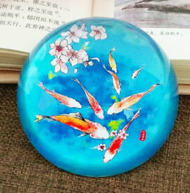 置物 ペーパーウェイト 花と鯉 水彩画風 半円型 ガラス製
