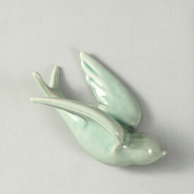 【訳あり】壁掛けオブジェ 羽ばたく小鳥 くすみカラー 陶器製 (ライトグリーン)