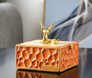 灰皿 幾何学模様 凹凸デザイン 竹製の蓋 鹿の装飾つき (オレンジ)