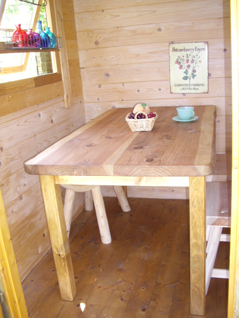 森のダイニングテーブル 無垢130ｃｍ 国産 杉 一枚板 2〜3枚接ぎ 天然木 一枚板テーブル　（2枚接ぎ） | 小さな森の倉庫