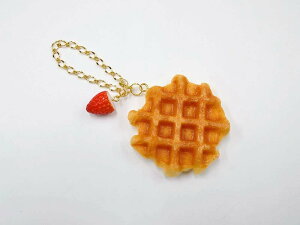 【 バッグチャーム ワッフル & イチゴ 】 日本製 小物 食品サンプル おもしろ プレゼント かわいい おしゃれ ハンドメイド ポーチ バッグ 模型 フェイクフード フード 食べ物 パーツ 撮影 大