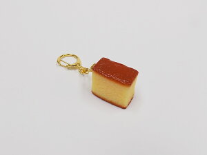 【 キーホルダー カステラ・ミニ 】 日本製 小物 食品サンプル おもしろ プレゼント かわいい おしゃれ ハンドメイド ポーチ バッグ 模型 フェイクフード フード 食べ物 パーツ 撮影 ぬい撮