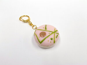 【 キーホルダー マカロン・パウダーピンク 】 日本製 小物 食品サンプル おもしろ プレゼント かわいい おしゃれ ハンドメイド ポーチ バッグ ぬい撮り 推し活 メンカラ 推しカラー 模型 フ