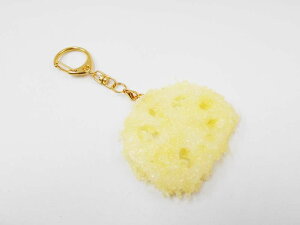 【 キーホルダー レンコン天・大 】 日本製 小物 食品サンプル おもしろ プレゼント かわいい おしゃれ ハンドメイド ポーチ バッグ 模型 フェイクフード フード 食べ物 パーツ 撮影 ぬい撮