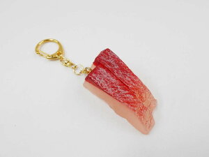 【 キーホルダー 刺身 ハマチ2貫 】 日本製 小物 食品サンプル おもしろ プレゼント かわいい おしゃれ ハンドメイド ポーチ バッグ 模型 フェイクフード フード 食べ物 パーツ 撮影 ぬい撮
