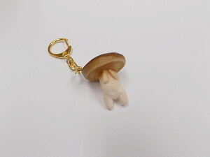 【 キーホルダー エリンギくん 】 日本製 小物 食品サンプル おもしろ プレゼント かわいい おしゃれ ハンドメイド ポーチ バッグ 模型 フェイクフード フード 食べ物 パーツ 撮影 ぬい撮 ユ