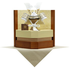 在庫あり 五月人形 吉徳大光 兜飾り 収納飾り 「楽シリーズ(銀)」 七宝彫金 銀鍬形兜飾り 536279 端午の節句 名入れ木札プレゼント