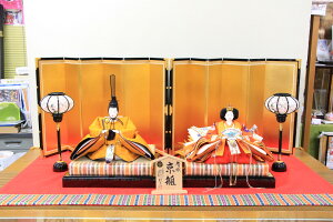 雛人形 親王飾り 安藤桂甫作 有職五番No.1正絹西陣織黄櫨染 金屏風毛氈飾り