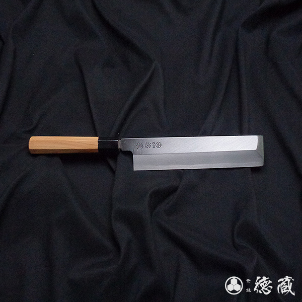 完全手造り包丁の切れ味を体感すると普通の包丁には戻れません。 上白鋼 薄刃包丁 イチイ八角柄 225mm/片刃/上白鋼/イチイ八角柄/日本製/徳蔵刃物・TOKUZO KNIVES・JAPAN・Kitchen Knives・包丁・ほうちょう・ホウチョウ・切れ味・プロ・薄刃・野菜・片刃・右利き・プレゼント・ギフト・贈り物・一生モノ・鋼・ハガネ・はがね・上白鋼