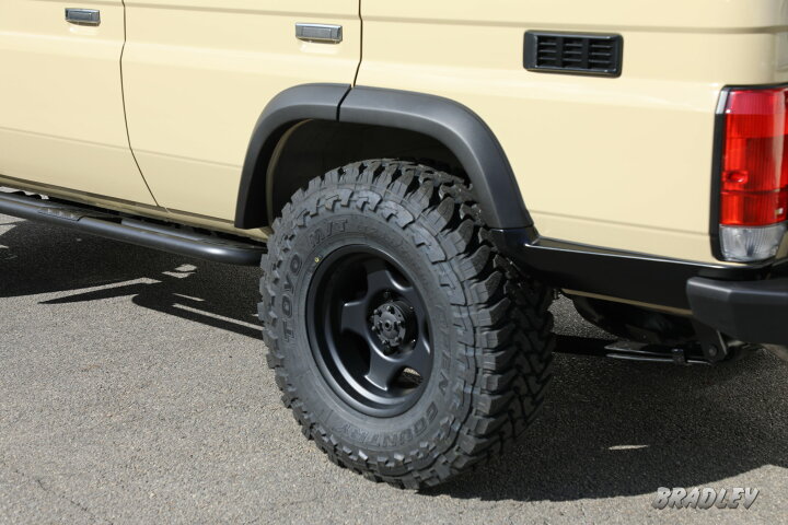 ランドクルーザー70 35インチタイヤ ブラッドレーV 16 × 8j pcd 150 5H 