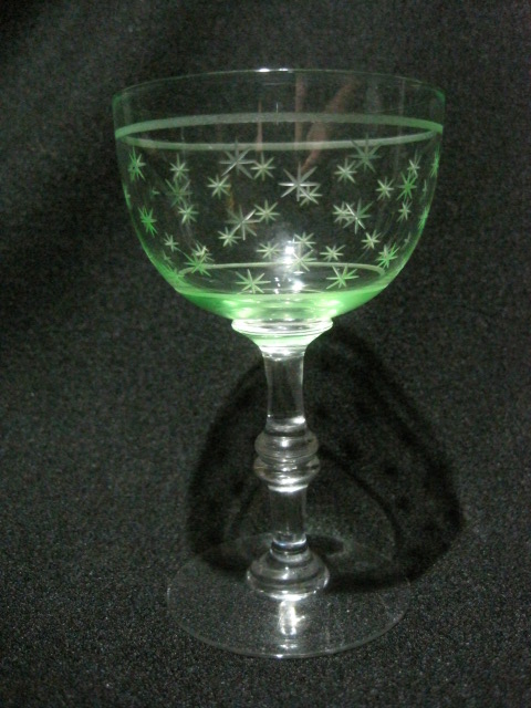クリスタルガラスのワイングラス：アンティークマザーグース