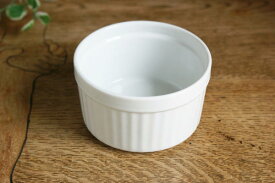 【白い食器】耐熱 縦筋レリーフスタック仕様　ココット　ラメキン　スープボウル10cm　1個　 しろい 白い ホワイト 白い器　白い食器 白い陶器 高級白磁