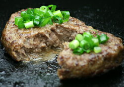 焼肉屋さんのまかない牛タンハンバーグ