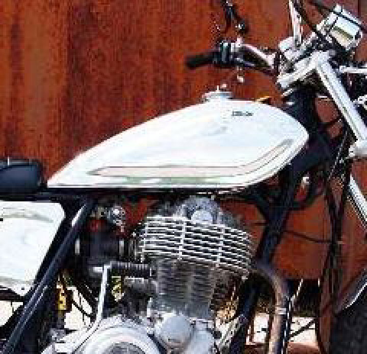 楽天市場】SR400/500 キャブ アルミ フューエルタンク Stratos オメガ 