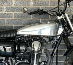 Kawasaki W650 アルミ タンク "Tracker" オメガレーサー