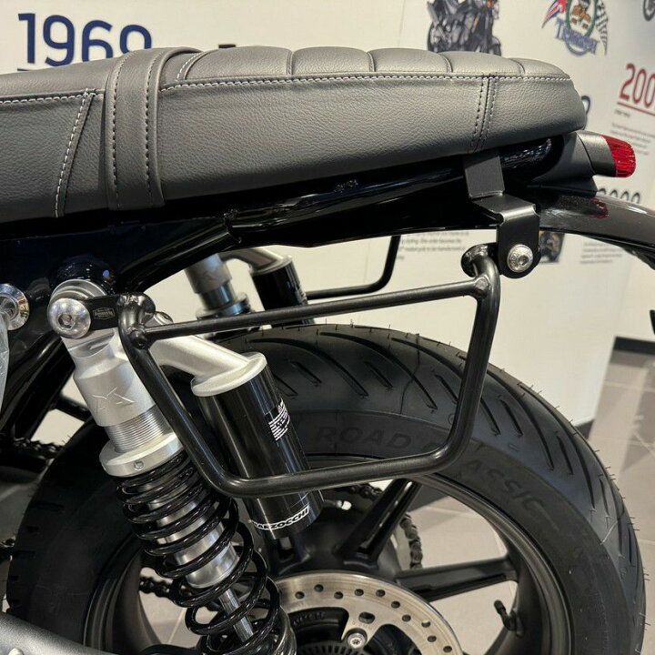 トライアンフ スピードツイン900 ブラック WMバックステップキット 