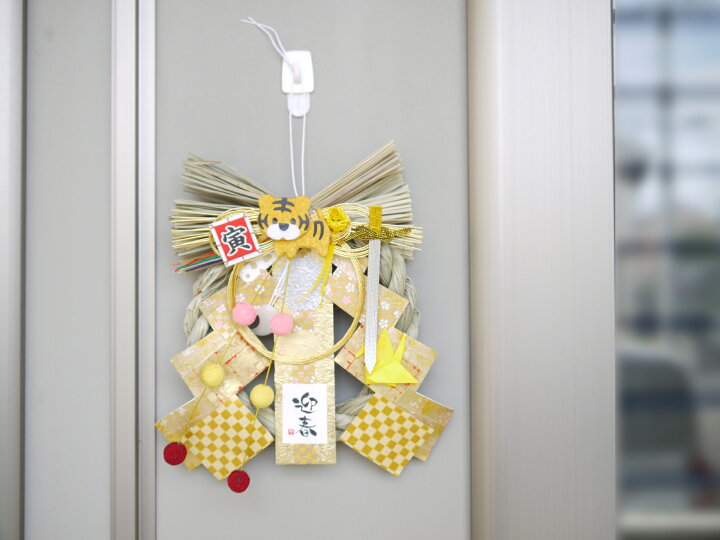楽天市場 迎春玄関飾り Dr コパ風水リース 総合運 縁起物 Dr コパ 風水 正月飾り 玄関 正月 迎春 謹賀新年 新年 モダン しめ縄 リース おしゃれ モダンリース 自宅用 マンション 室内 ドア しめ飾り しめ縄 玄関飾り お飾り 飾り フック付き 跡が残らない 寅 虎 とら トラ 楽天市場 迎春玄関飾り Dr コパ風水リース 総合運 縁起物 Dr コパ 風水 正月飾り 玄関 正月 迎春 謹賀新年 新年 モダン しめ縄 リース おしゃれ モダンリース 自宅用 マンション 室内 ドア しめ飾り しめ縄 玄関飾り お飾り 飾り フック付き 跡が残らない 寅 虎 とら トラ