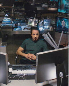 アイアンマン ロバートダウニーJr Iron Man Robert Downey Jr. 映画 写真 輸入品 8x10インチサイズ 約20.3x25.4cm