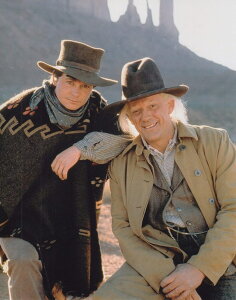 写真 (ポスター並みサイズ) バックトゥザフューチャー3 マイケルJフォックス クリストファーロイド Back to The Future 3 サイズ: 50.4 x 40.8 cm