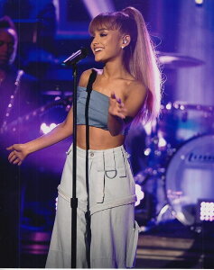 AAiOf Ariana Grande f ʐ^ Ai 8x10C`TCY 20.3x25.4cm